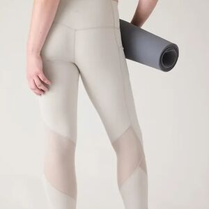 Athleta Salutation Stash High Rise  Leggings Size Small 25" Inseam